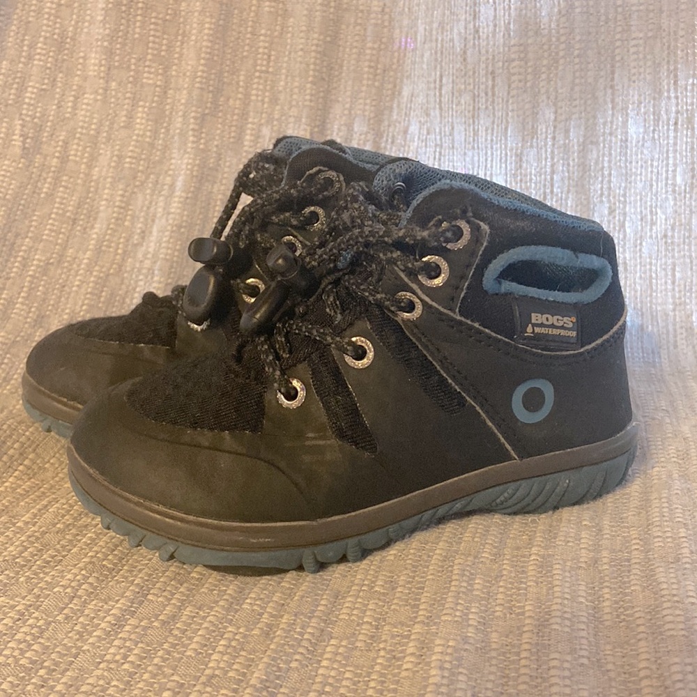 BOGS boys toddler waterproof hiking boots bungee laces size 7
